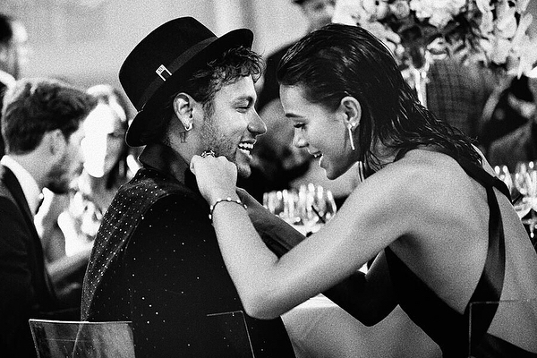 Bruna Marquezine faz declaração de amor bem inusitada para Neymar
