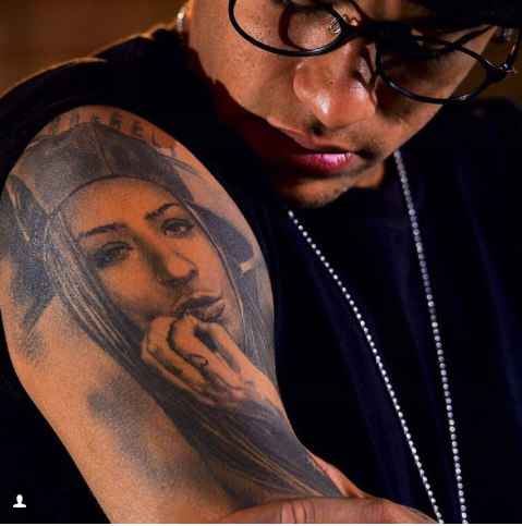 Neymar mostra tatuagem da irmã rafaella no braço