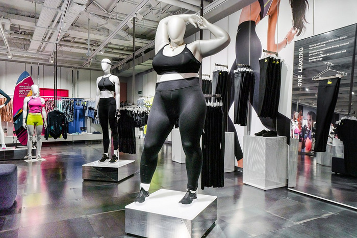Vamos repetir juntas? O manequim plus size da Nike não promove obesidade