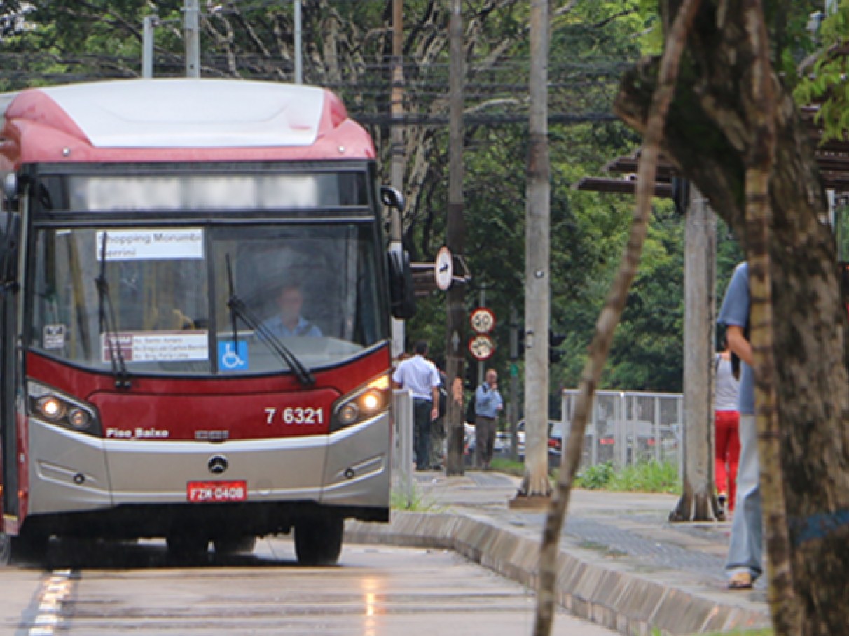 Vítima de assédio em ônibus alerta para truque usado por... | CLAUDIA