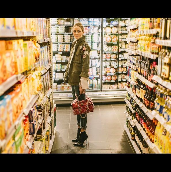 <strong>Olivia Palermo:</strong> os bordados florais acrescentam romantismo à parka da fashionista nova-iorquina. <strong>Olivia Palermo:</strong> os bordados florais acrescentam romantismo à parka da fashionista nova-iorquina.