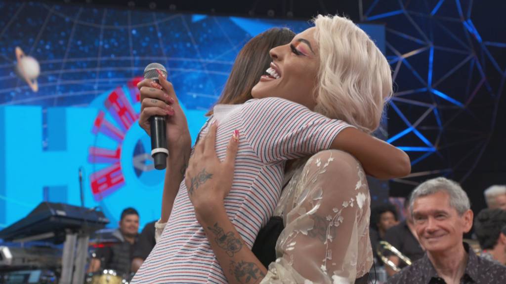 Altas Horas: Pabllo Vittar recebe homenagem internacional emocionante