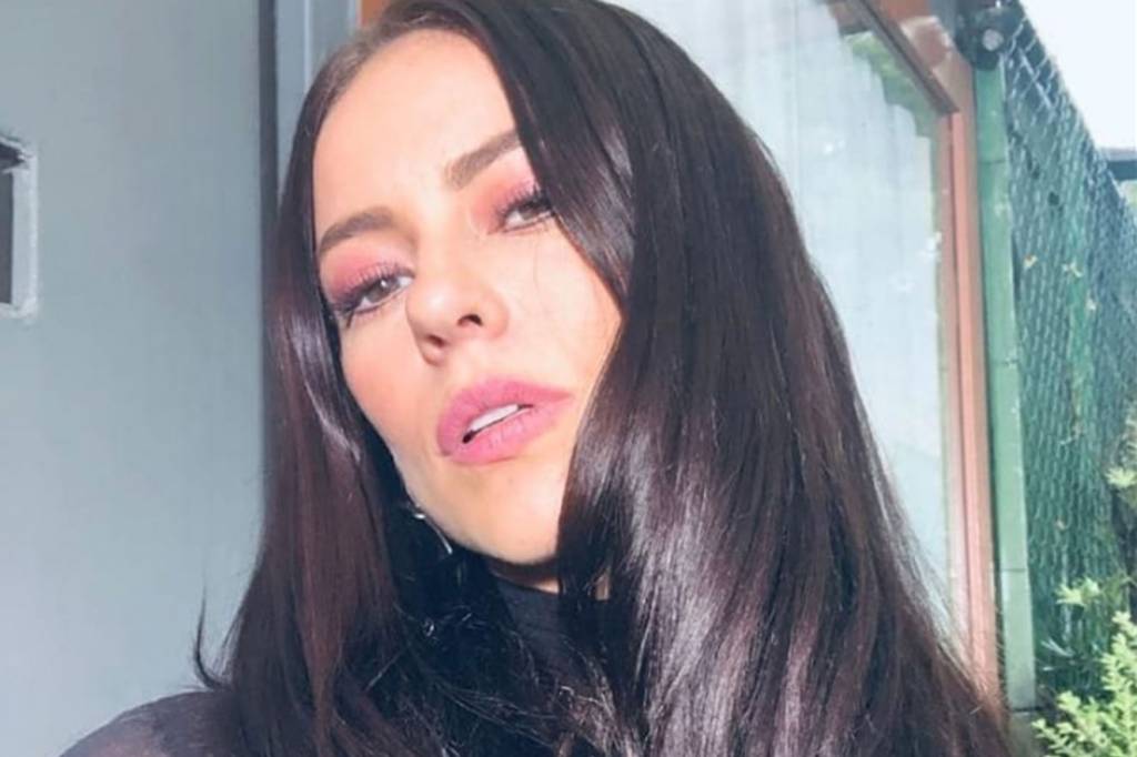 Paolla Oliveira pintou o cabelo de loiro dourado e já quero igual