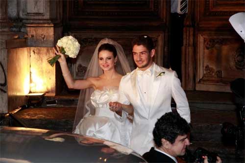 Stephanie Brito e Alexandre Pato se casaram quando tinham apenas 22 e 19 anos, respectivamente. Na época, o atacante do Milan e a atriz celebraram a união Copacabana Palace e produções assinadas pela grife Dolce & Gabbana. O casamento aconteceu em 2009 e durou apenas 9 meses. Stephanie Brito e Alexandre Pato se casaram quando tinham apenas 22 e 19 anos, respectivamente. Na época, o atacante do Milan e a atriz celebraram a união Copacabana Palace e produções assinadas pela grife Dolce & Gabbana. O casamento aconteceu em 2009 e durou apenas 9 meses.