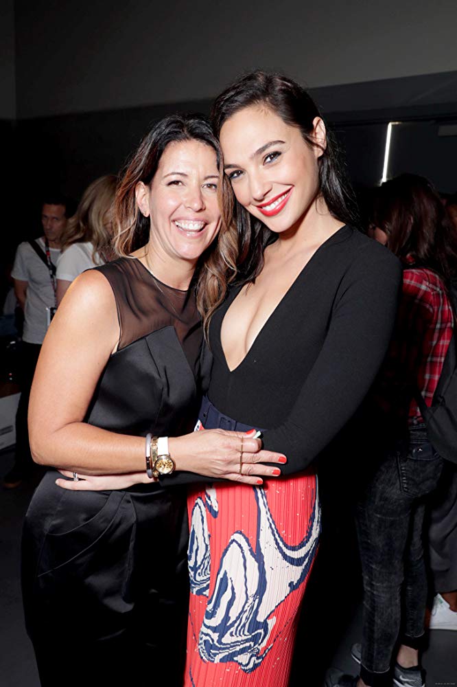 Gal Gadot e diretora de Mulher-Maravilha vêm ao Brasil em encontro com fãs