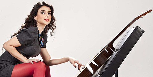 Passo a passo e produtos para conquistar os cachos de Paula Fernandes