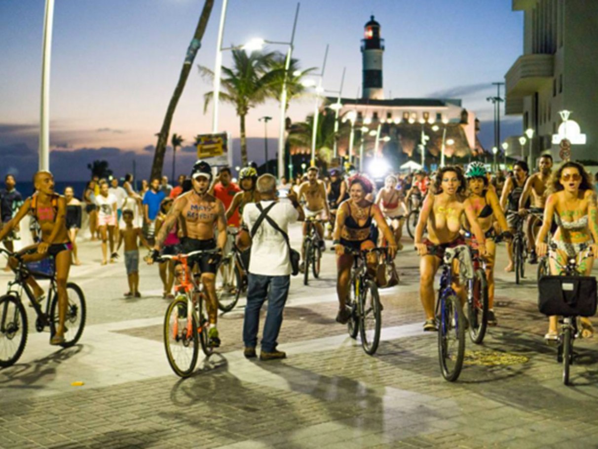 Pedalada pelada: ciclistas nus chamam atenção p... | CLAUDIA