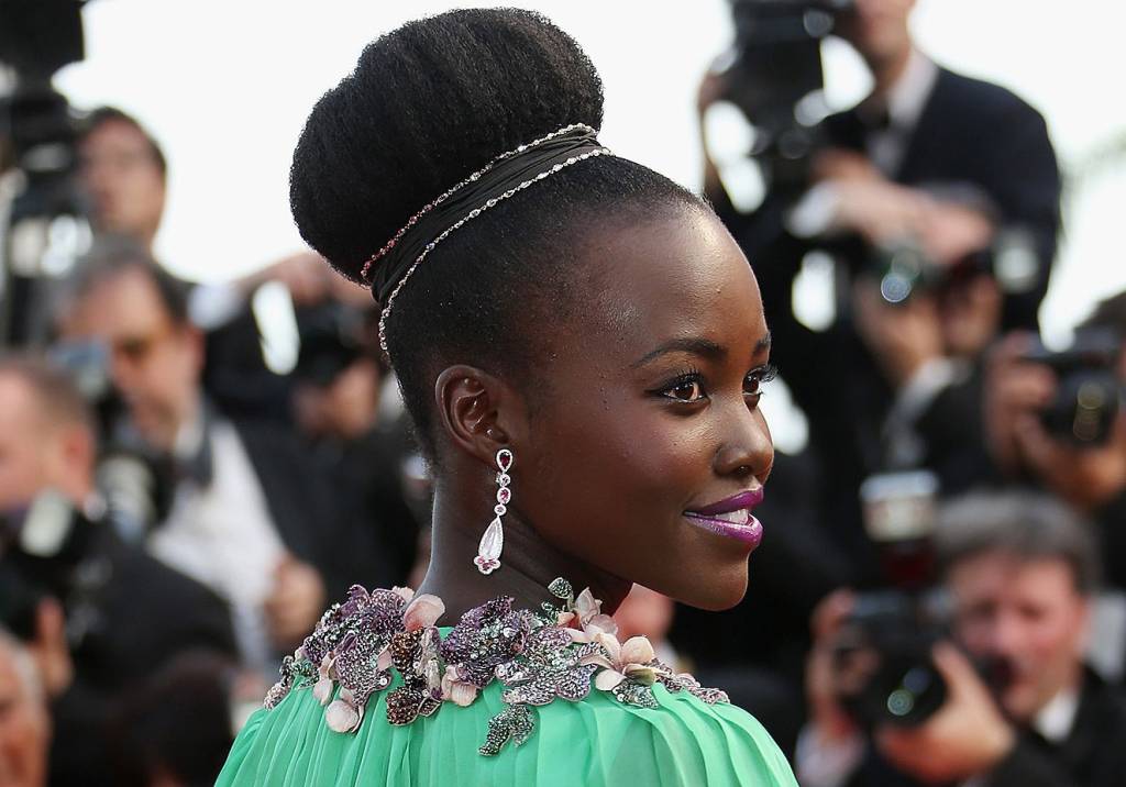 penteados-afro-de-lupita-nyong-o_1-1 penteados-afro-de-lupita-nyong-o_1-1