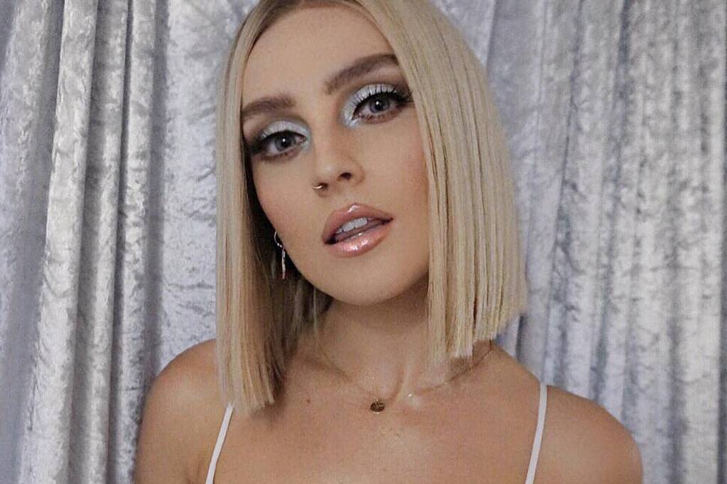 Após anos com vergonha, cantora britânica assume sardas – e está linda