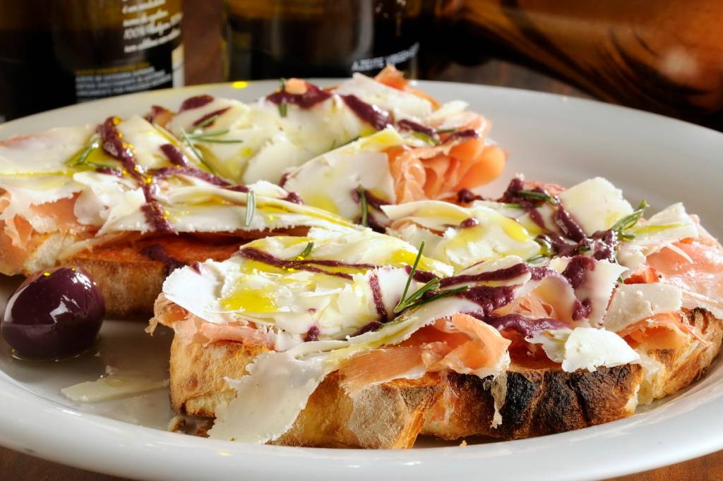 Tostada de jamon e queijo de cabra