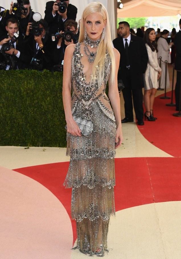<strong>Poppy Delevingne</strong> veste <strong>Marchesa</strong>.