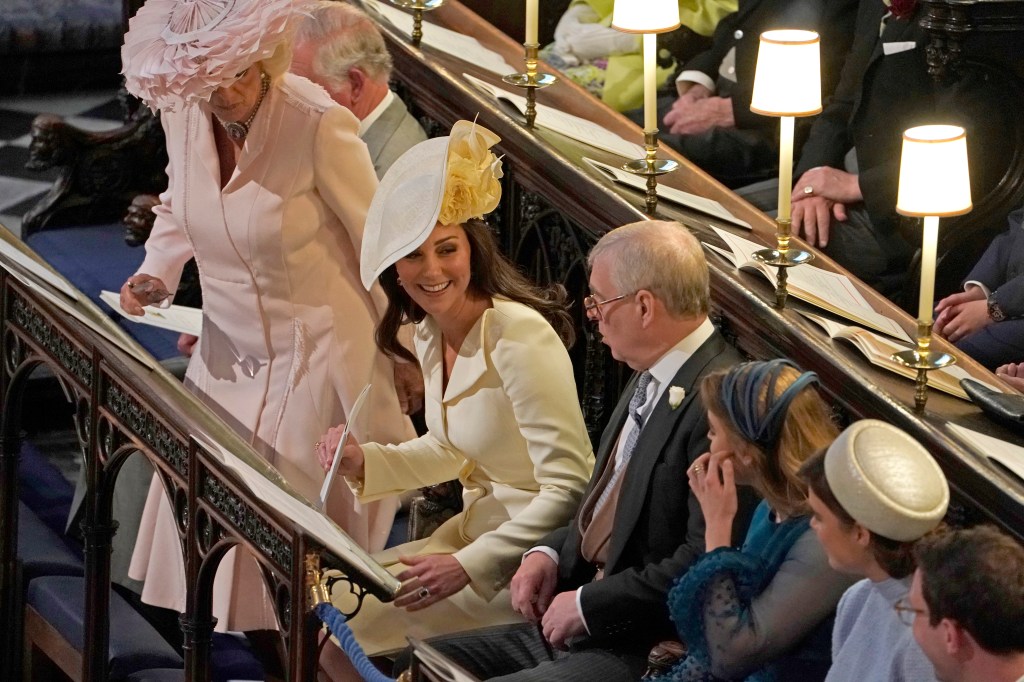 Kate Middleton, princesa Beatrice e princesa Eugenie no casamento de Harry e Meghan