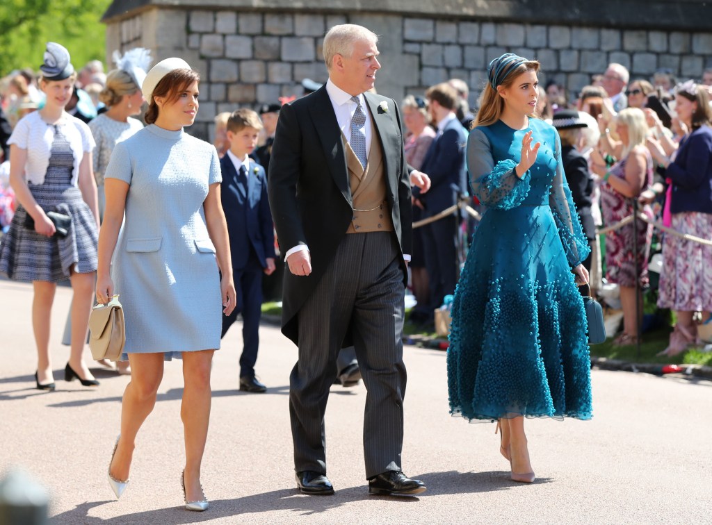 Protocolos da família real britânica - comprimento da saia