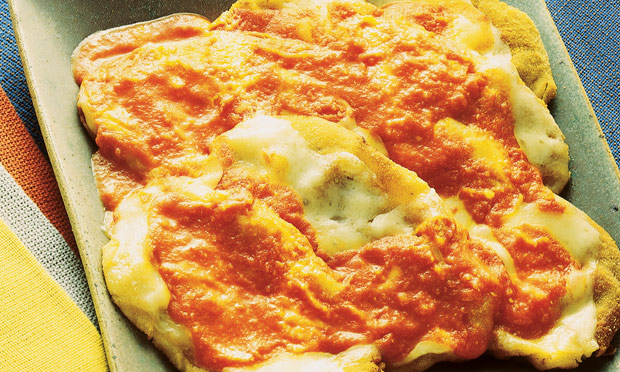 Travessa com bife à parmegiana