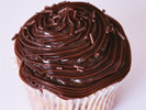 Cupcake de chocolate: siga o passo a passo e prepare o minibolo