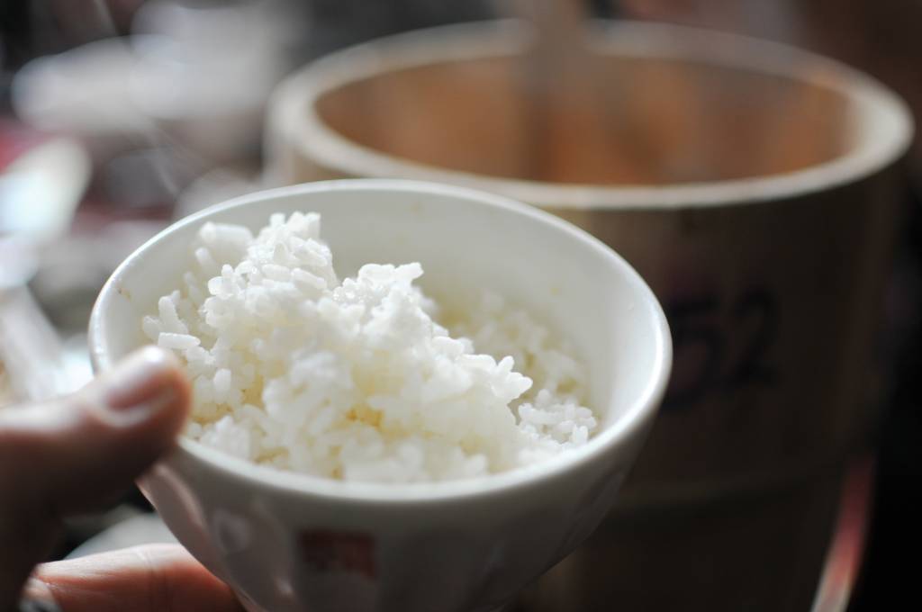 9 receitas para aproveitar o arroz que sobrou do almoço ou do jantar