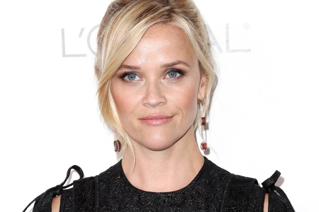 Reese Witherspoon finalmente mostra a cor natural do cabelo