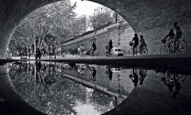 Fotógrafa retrata Paris em reflexos