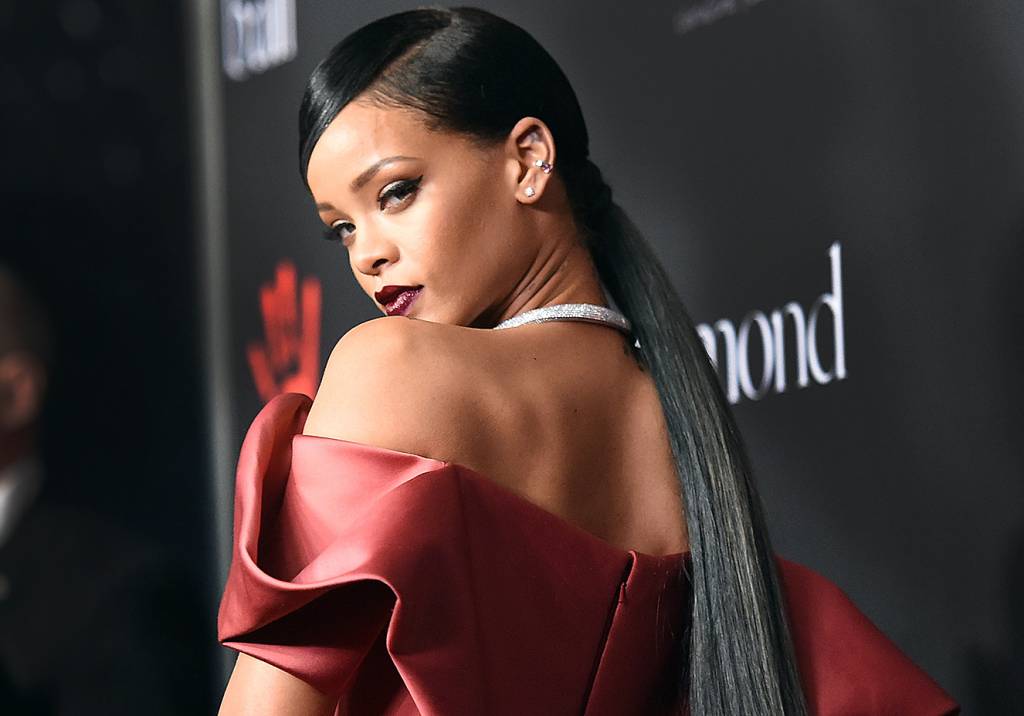 Rihanna cabelo