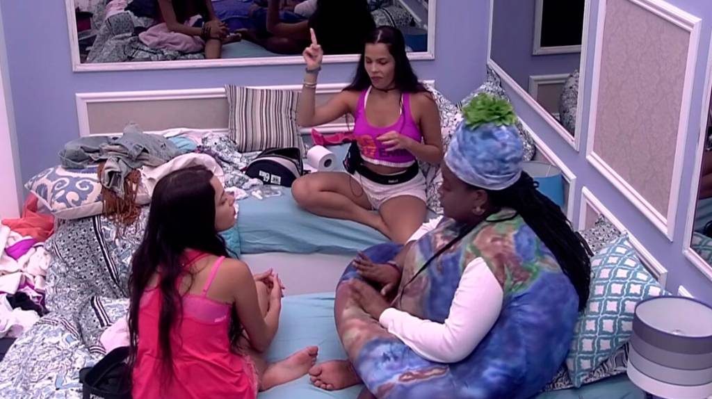 roberta-terra-conversa-com-mayla-bbb17 roberta-terra-conversa-com-mayla-bbb17