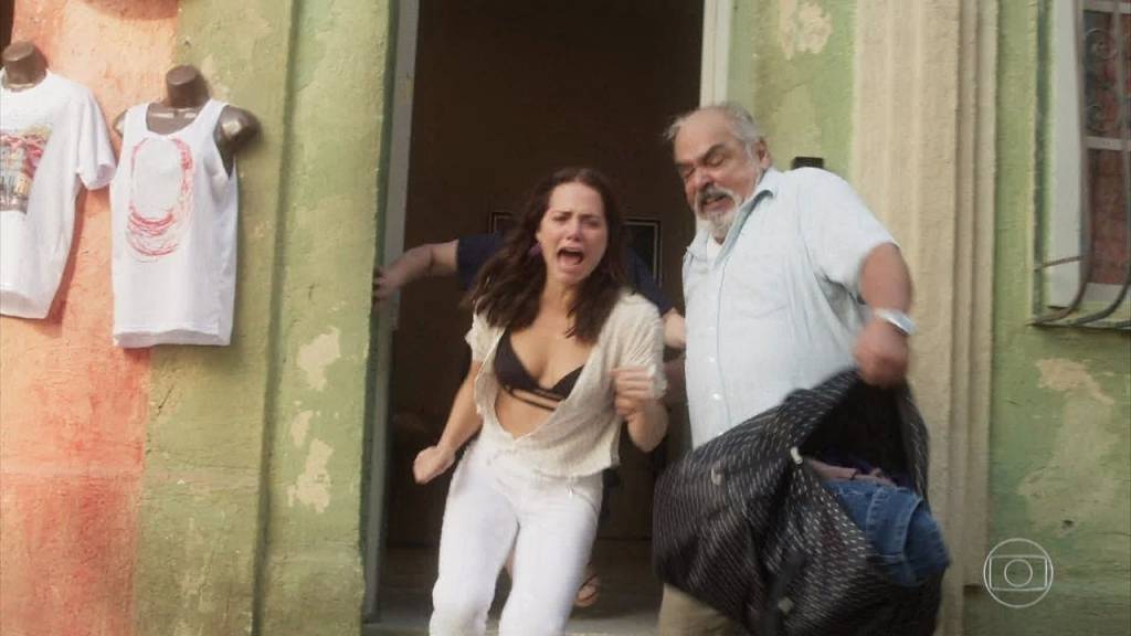 Rosa é expulsa de casa na novela Segundo Sol