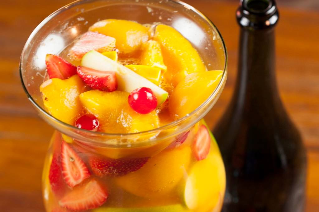 Salada de frutas com espumante