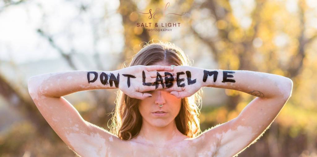 Este poderoso ensaio prova como rótulos são totalmente absurdos