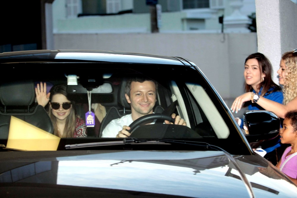 Sandy deixa a maternidade