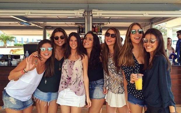 Sasha curte férias na Europa com as amigas