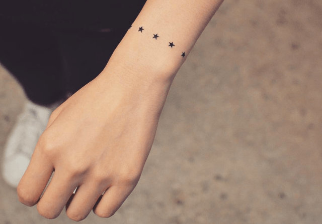 Tatuagem Feminina na Mão: Confira algumas Inspirações!