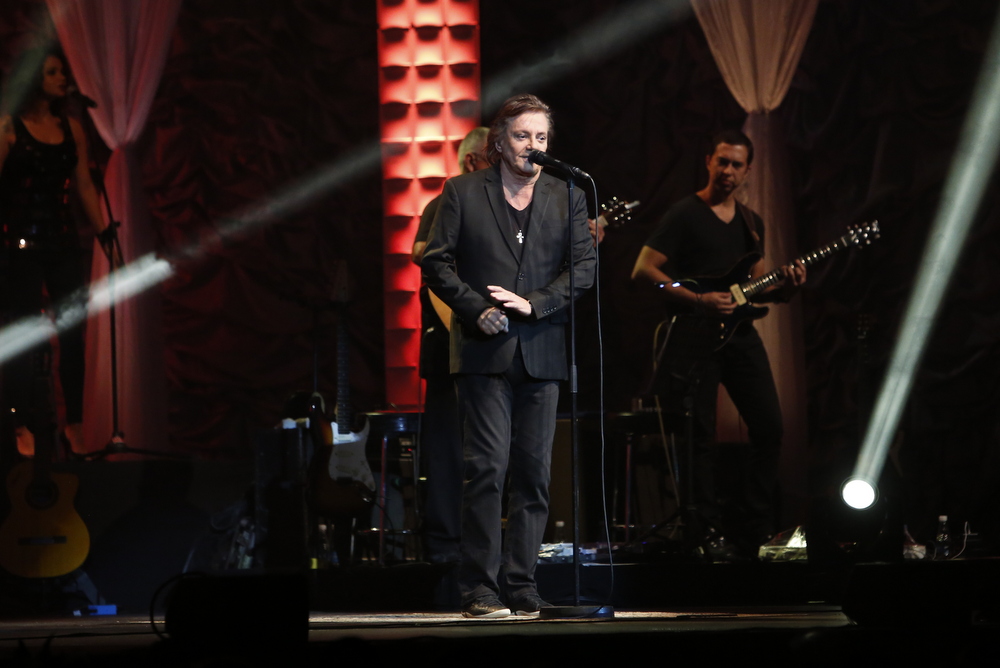 Fábio Jr. faz show no Rio e dá entrevista bombástica com Cleo Pires ao Fantástico