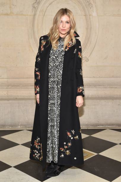 Sienna Miller no desfile da Dior