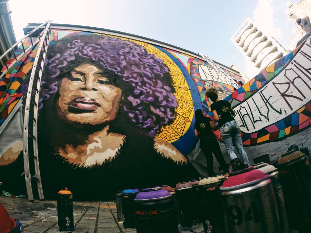 Minas de Minas: mulheres no centro da arte de rua em BH