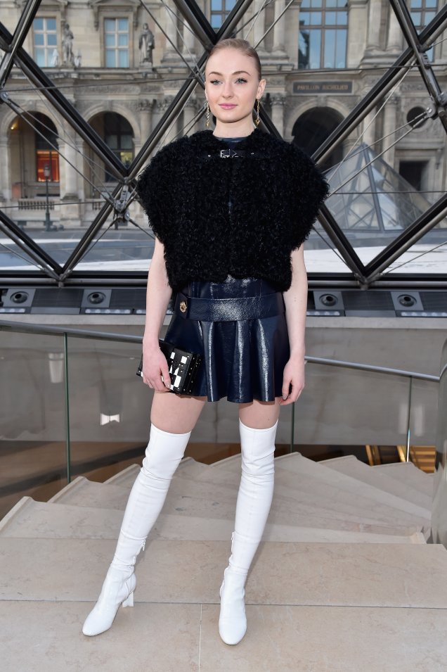 Sophie Turner no desfile da Louis Vuitton