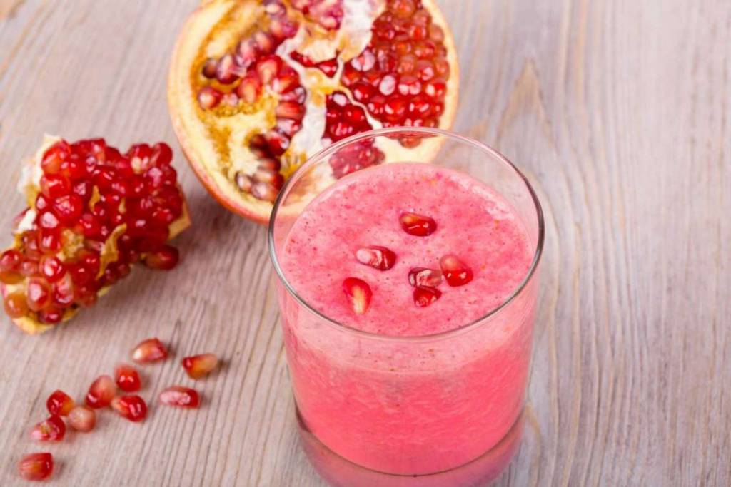 Suchá de romã, morango e chá de hibisco