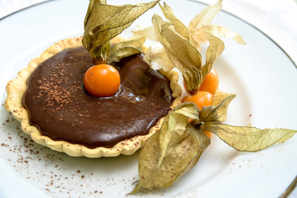 tartelete-de-chocolate-com-crocante-de-castanhas-e-flor-de-sal-receita-fim-de-ano tartelete-de-chocolate-com-crocante-de-castanhas-e-flor-de-sal-receita-fim-de-ano