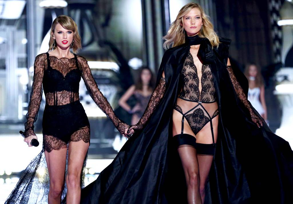Taylor Swift foi flagrada beijando a top Karlie Kloss?