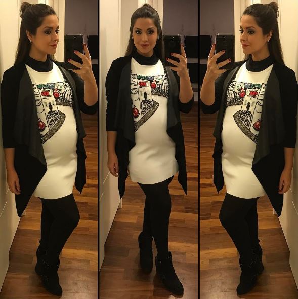 Para curtir o show do Justin Bieber, ela optou por um vestido branco com detalhes Fabiana Milazzo, combinado com meia grossa, bota de cano curto e casaco. Para curtir o show do Justin Bieber, ela optou por um vestido branco com detalhes Fabiana Milazzo, combinado com meia grossa, bota de cano curto e casaco.