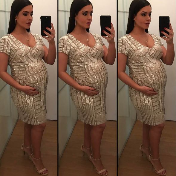 Thaís ousa em seus looks festa e aposta sempre em cores e brilho. Para curtir um evento do marido, a linda apostou em um vestido <span>Bia Guirão nada básico e lindo!</span> Thaís ousa em seus looks festa e aposta sempre em cores e brilho. Para curtir um evento do marido, a linda apostou em um vestido <span>Bia Guirão nada básico e lindo!</span>