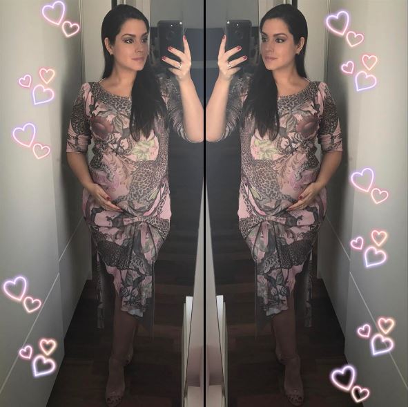 Muita estampa neste vestido TIG para deixar a barriga cada vez mais linda. 'A<span>paixonadinha e levemente apegada a esse dress', escreveu na legenda</span> Muita estampa neste vestido TIG para deixar a barriga cada vez mais linda. 'A<span>paixonadinha e levemente apegada a esse dress', escreveu na legenda</span>