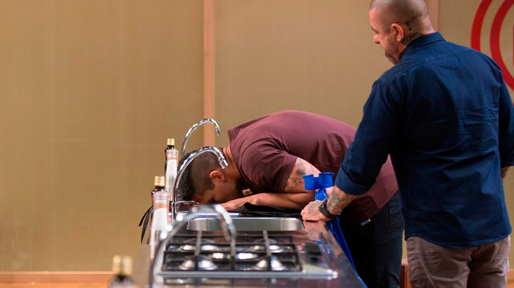 Quem saiu do MasterChef Brasil? Thiago beija avental thiago-eliminado-masterchef-brasil