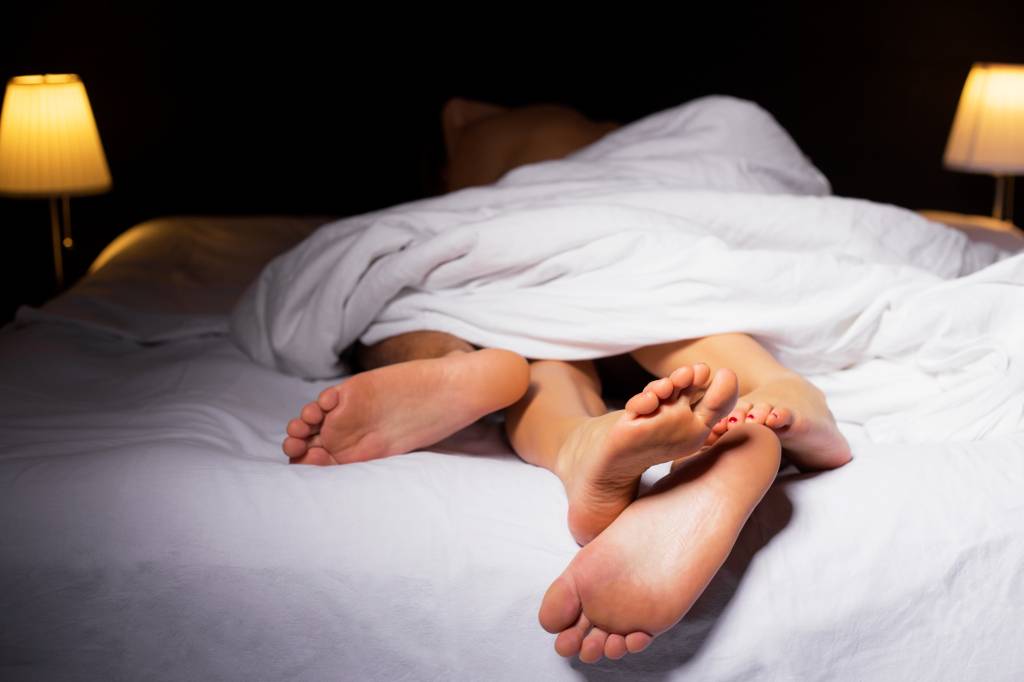 Casal na cama