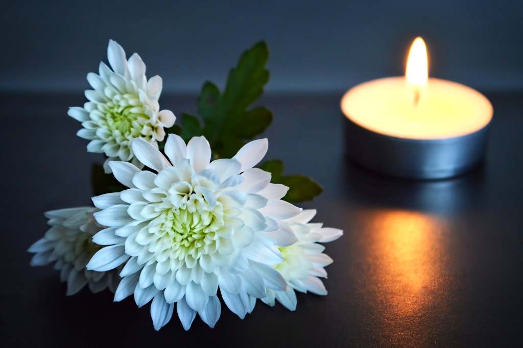 Velas e flores - como homenagear quem já se foi em seu casamento