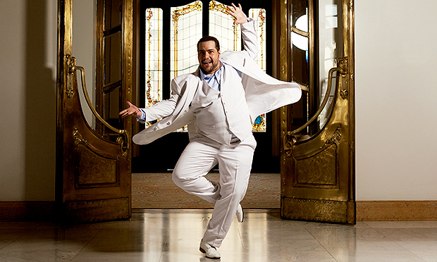 Tiago Abravanel: ‘Não quero ser um artista intocável. Quero mais é que me apertem, me beijem’