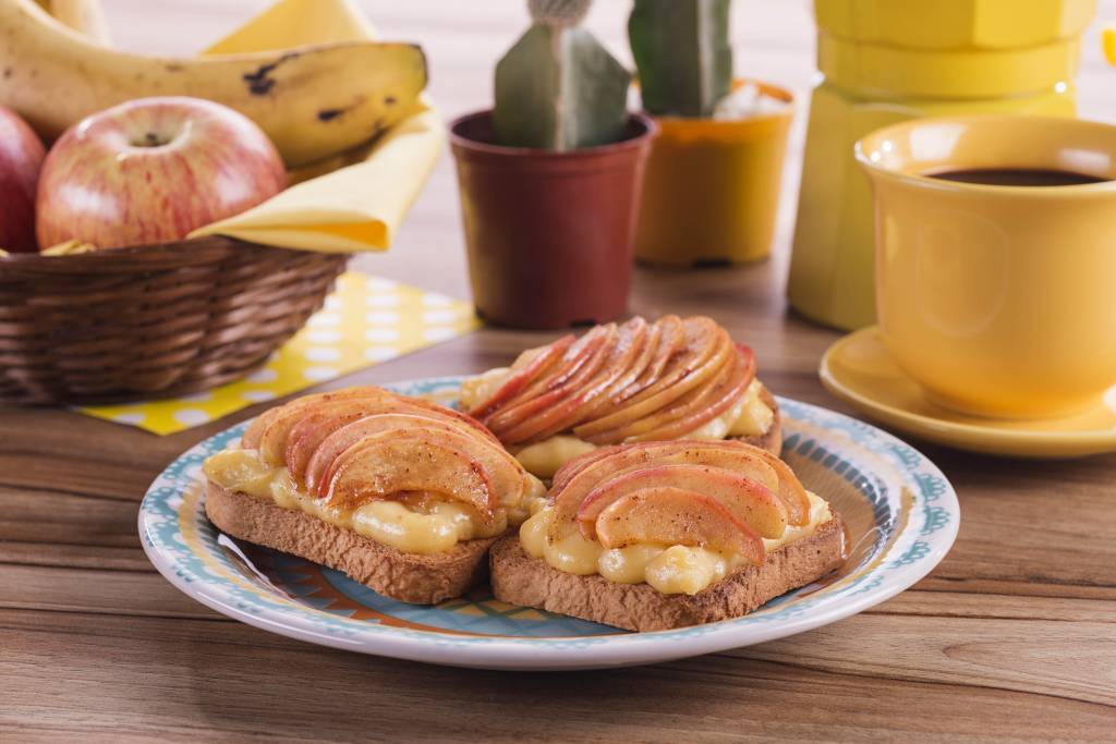 Torradas com maçã cremosa