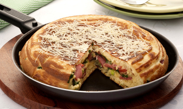 Torta de calabresa na frigideira Torta de calabresa na frigideira