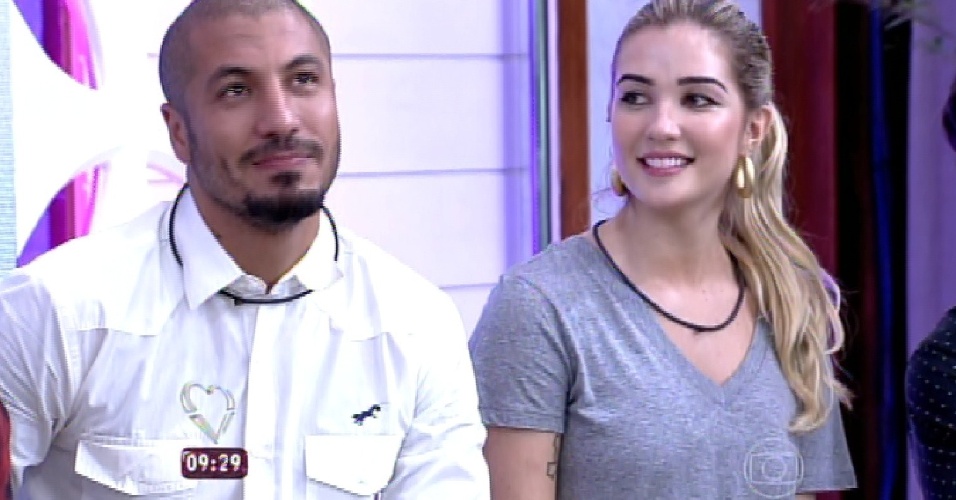Azedou! Aline e Amanda desconversam sobre ficar com Fernando