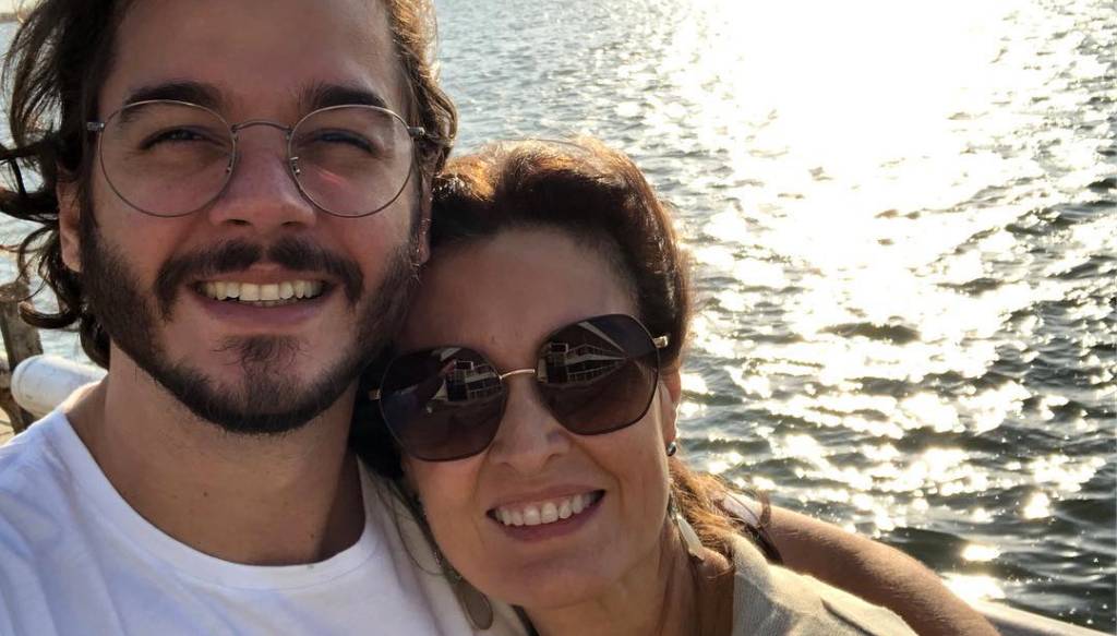 Túlio Gadêlha leva Fátima Bernardes para conhecer a família em Paris