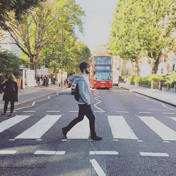 Reprodução/Instagram @_nicole_q, @nikobeat86, @nic.reid, @anglakasngulan e @toezo Turistas na Abbey Road (Londres, Inglaterra)