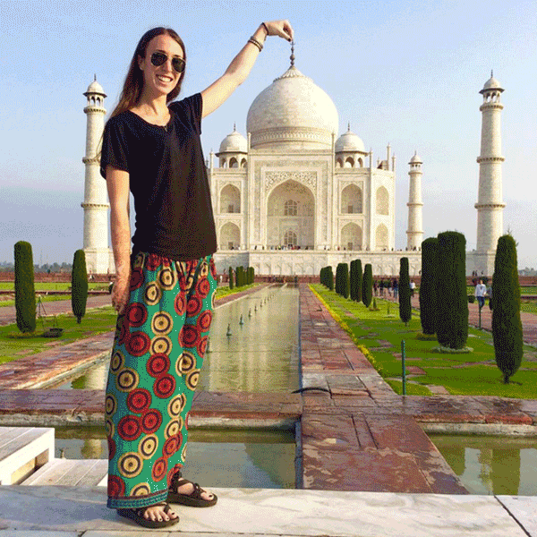 Reprodução/Instagram @goseastheday, @fahmie_official, @jacksunflower, @30xthirty e @sunnyskyup Turistas no Taj Mahal (Agra, Índia)